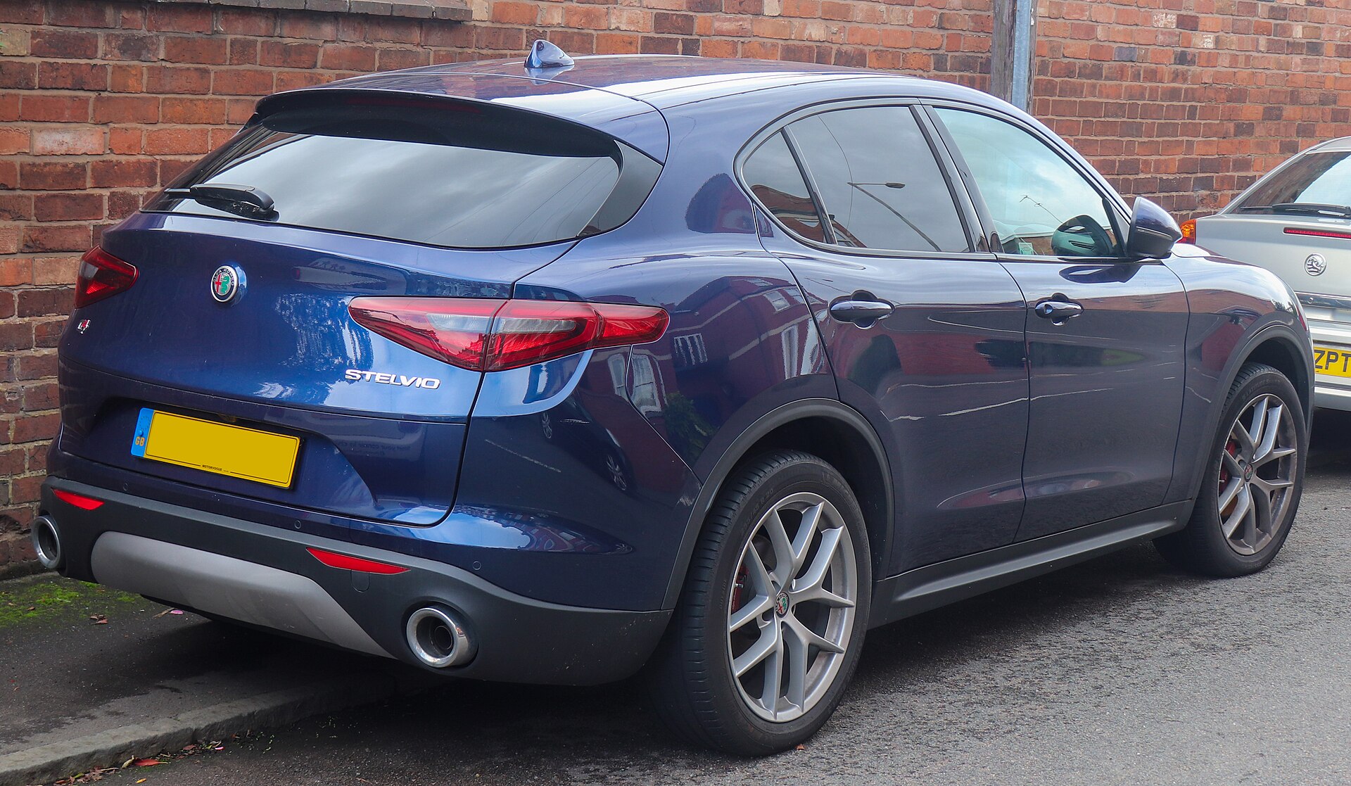 Alfa Romeo Stelvio Stelvio (1990–) – rear view