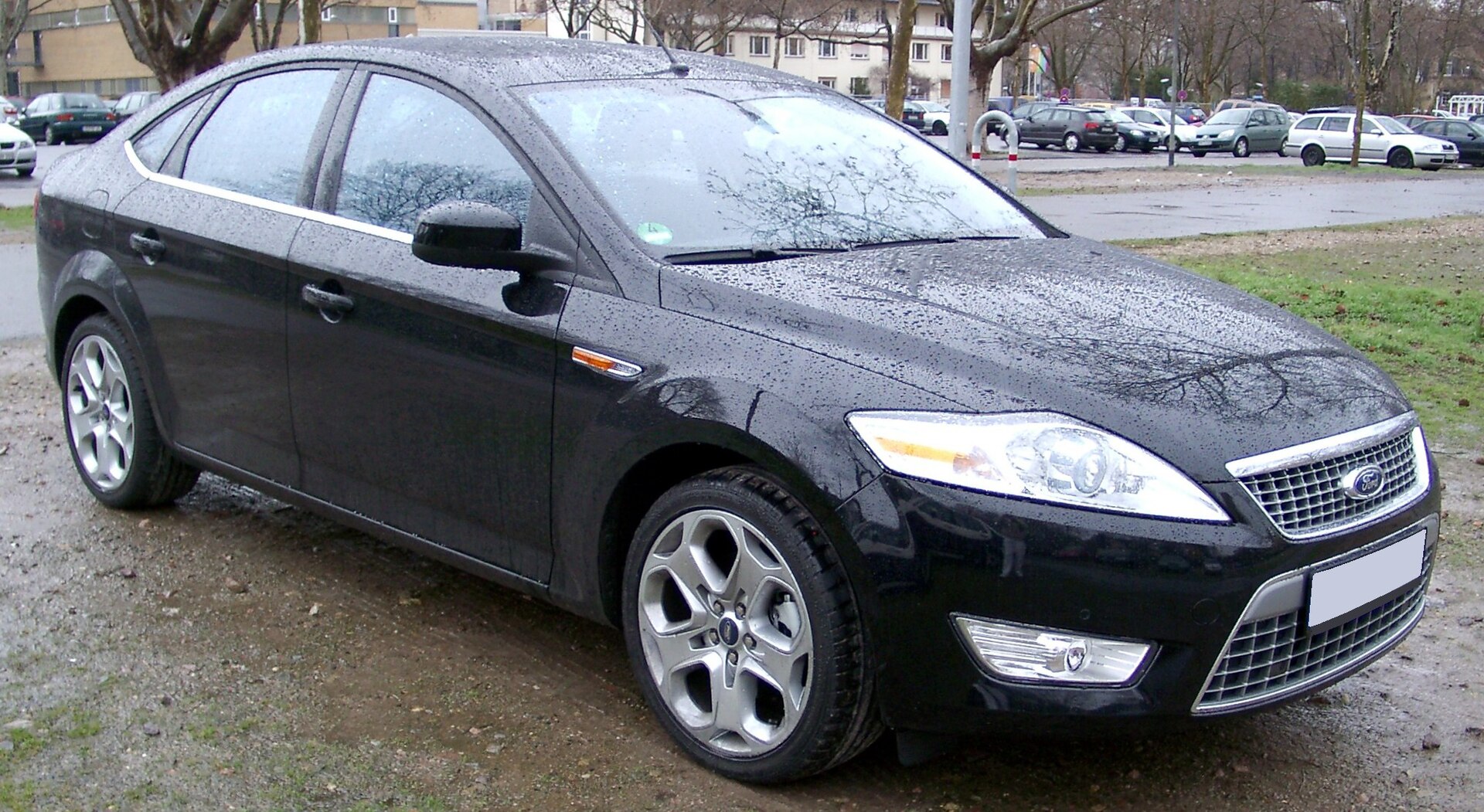 Ford Mondeo (sedan / liftback / estate) Mk4 (CD345) (2007–2014) – front three-quarter view