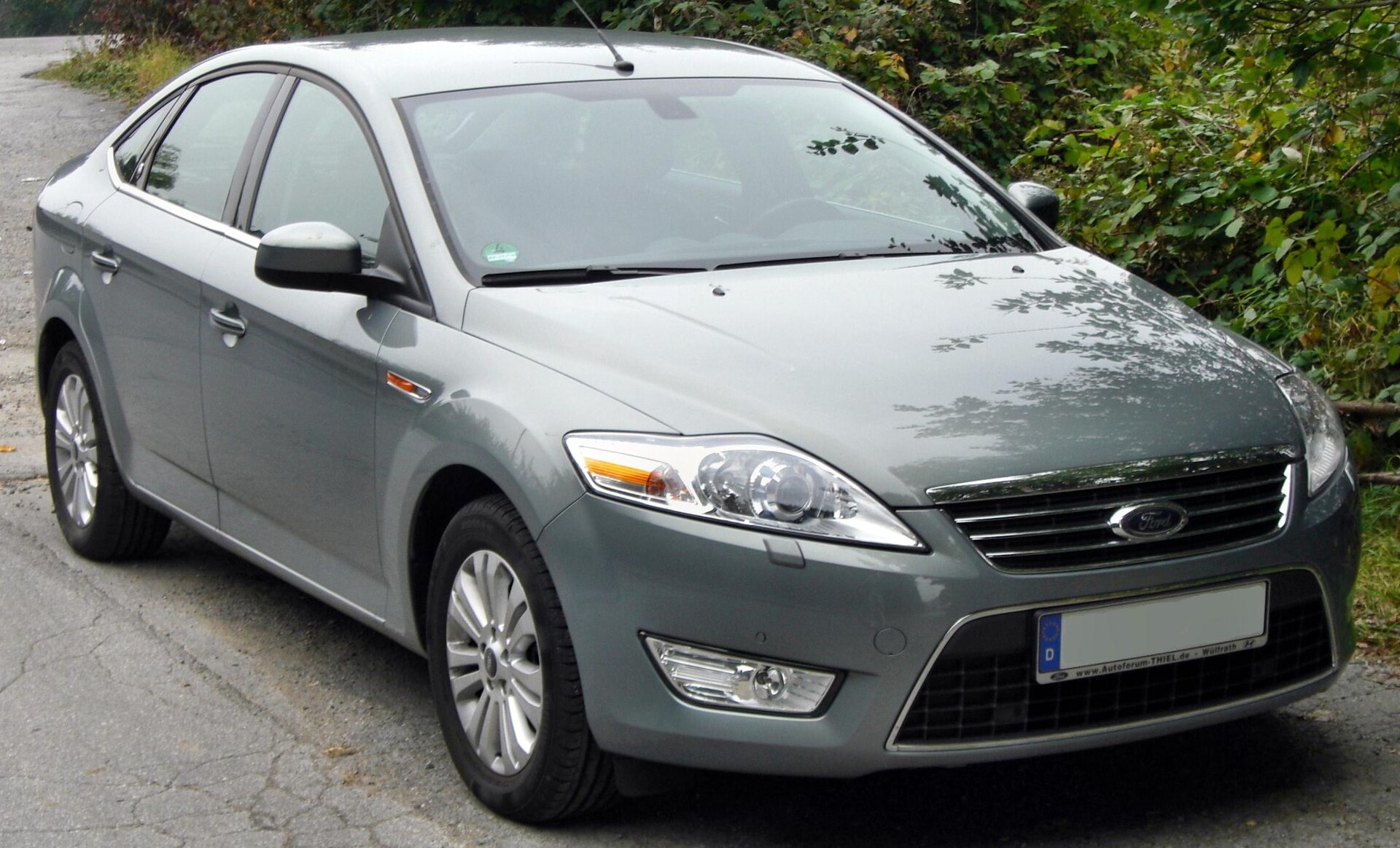 Ford Mondeo (sedan / liftback / estate) Mk4 (CD345) (2007–2014) – front three-quarter view