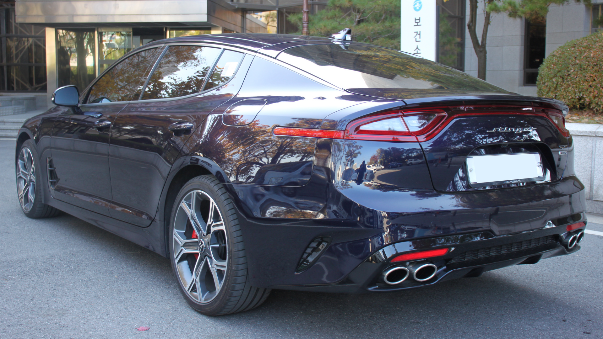 Kia Stinger (fastback) CK (2017–2023) – rear view