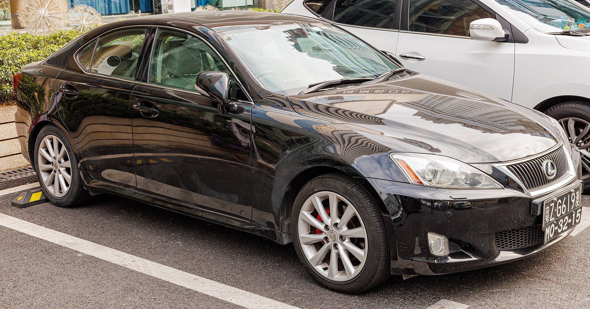 Lexus IS XE20 (2005–2013)