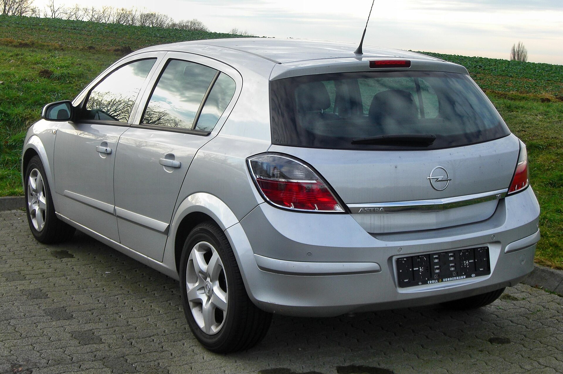 Opel Astra (hatchback / sedan / Sports Tourer) H (Astra III) (2004–2014) – rear view