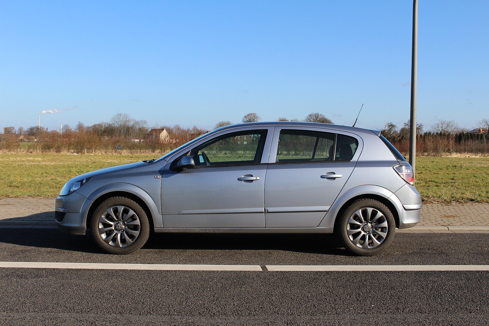 Opel Astra (hatchback / sedan / Sports Tourer) H (Astra III) (2004–2014) – side profile