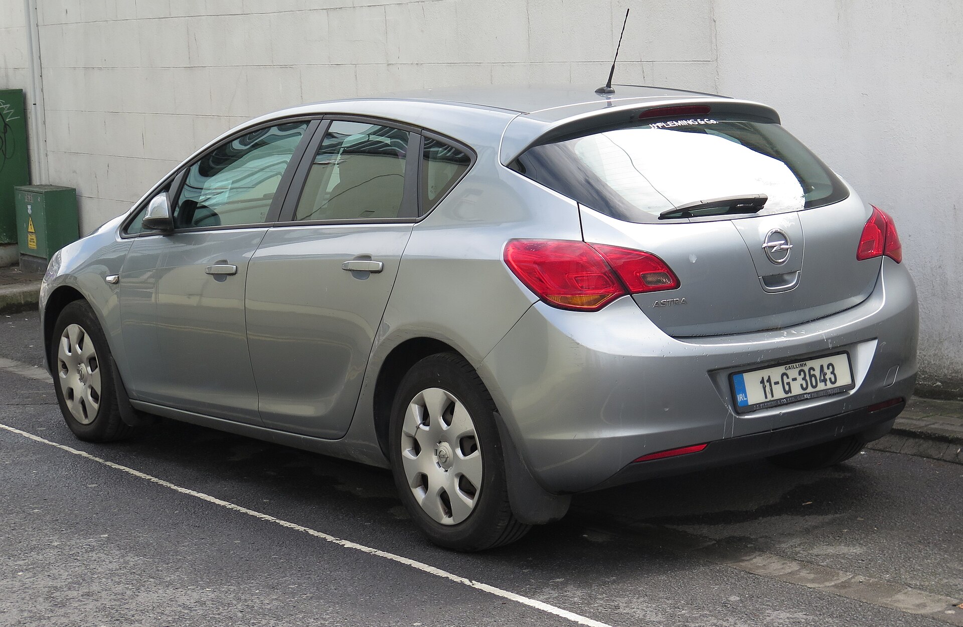 Opel Astra (hatchback / sedan / Sports Tourer) J (Astra IV) (2009–2015) – rear view