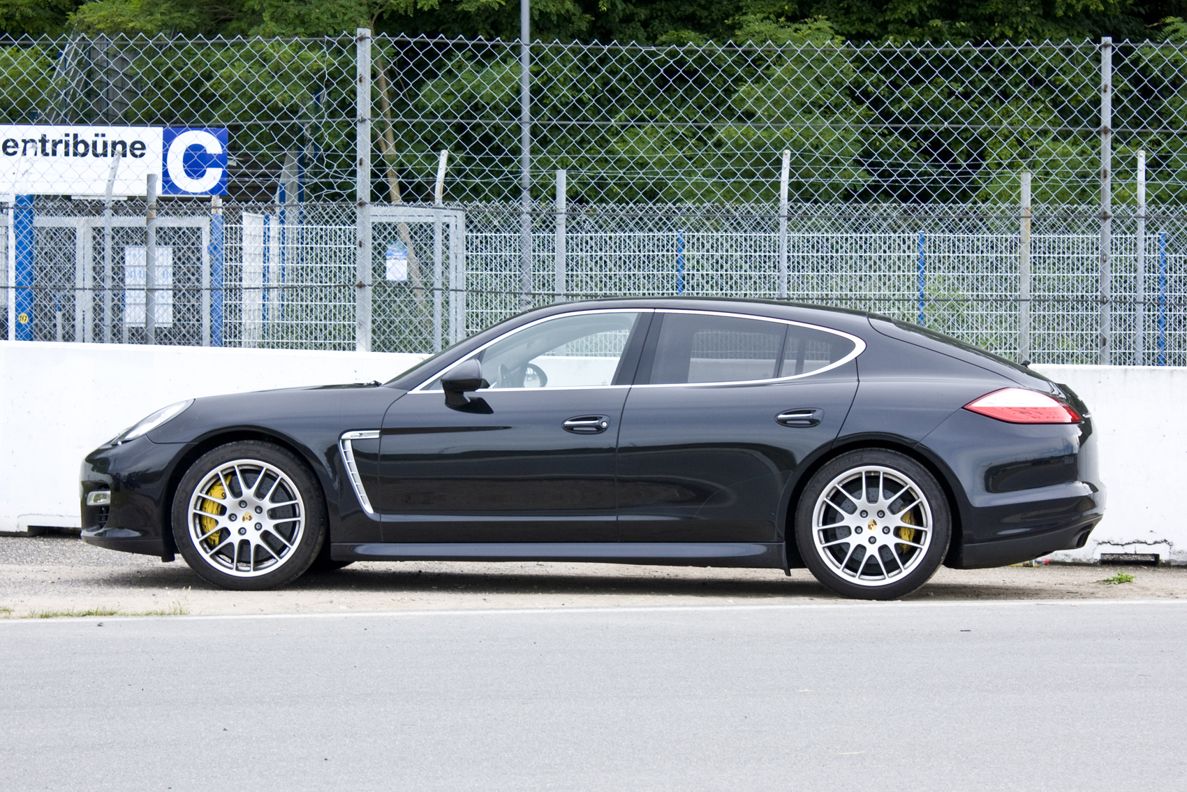Porsche Panamera 970 (2009–2016) – side profile
