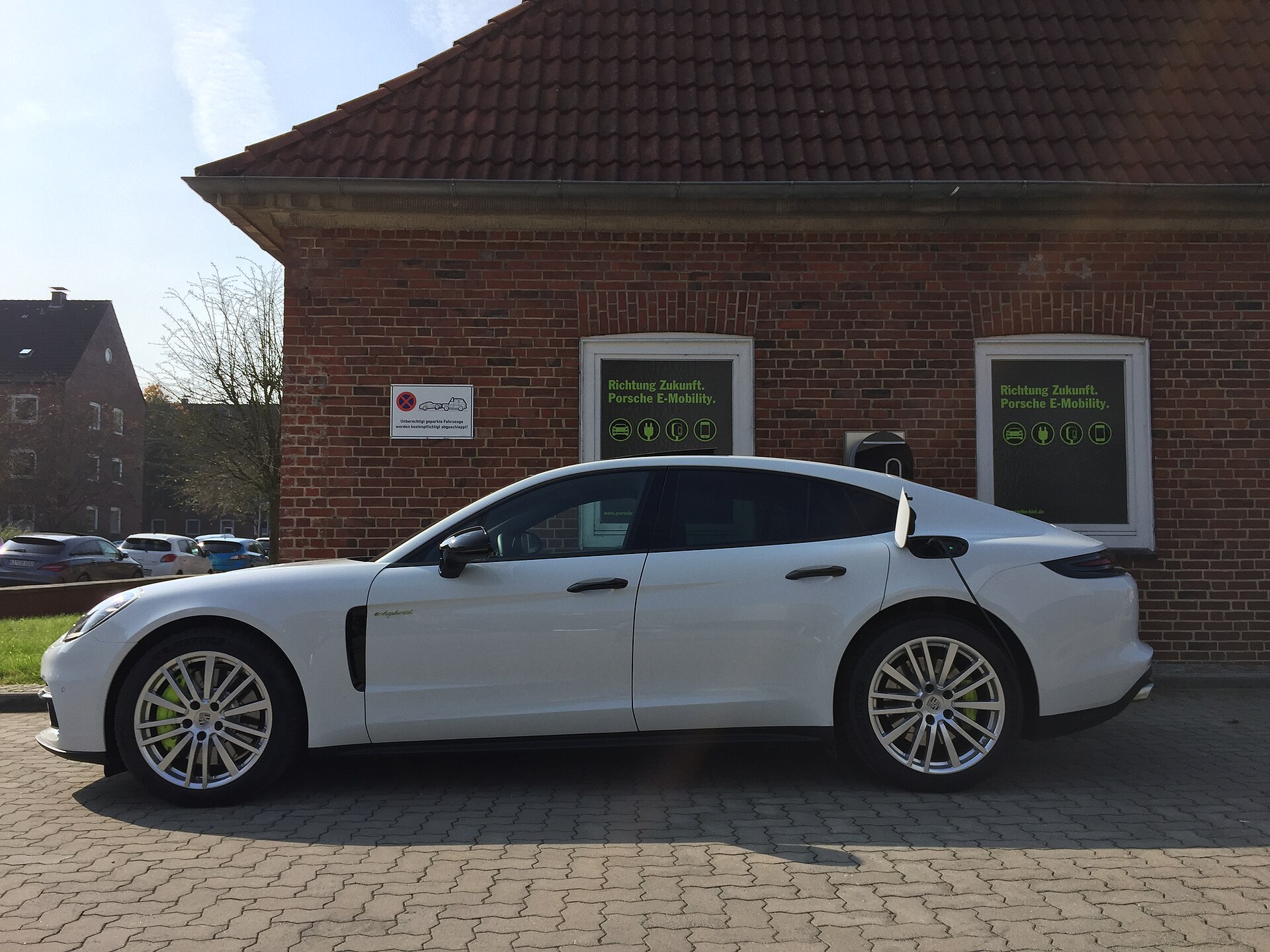 Porsche Panamera 971 (2016–2023) – side profile