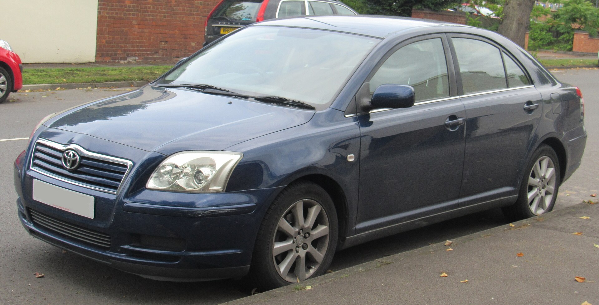 Toyota Avensis (sedan / Wagon) T25 (2003–2008) – front three-quarter view