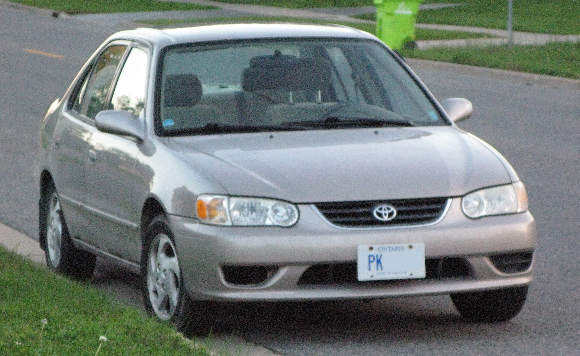Toyota Corolla (hatchback / sedan / Touring Sports) E12 (2001–2007) – front three-quarter view