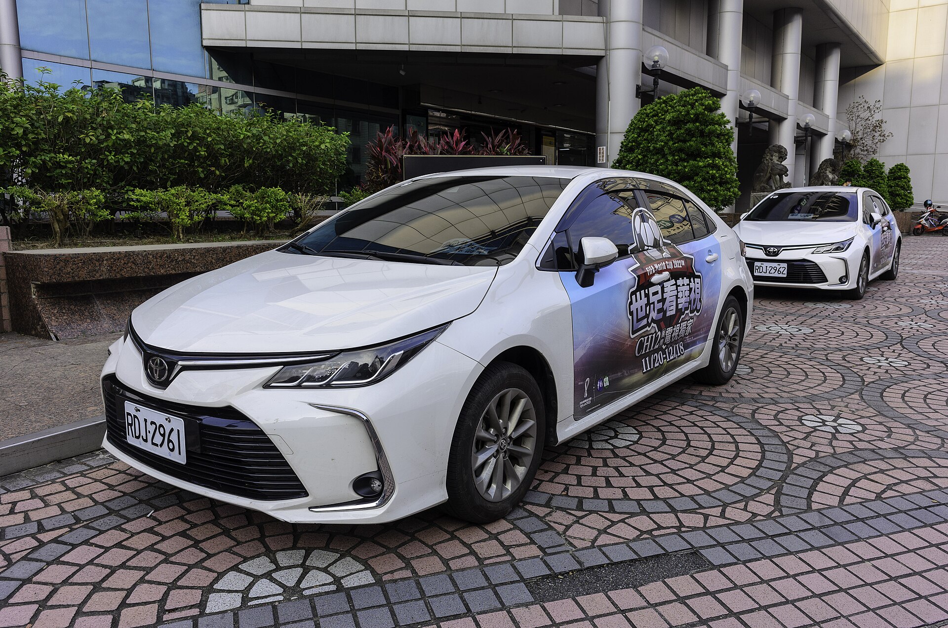 Toyota Corolla (hatchback / sedan / Touring Sports) E210 (2019–) – side profile